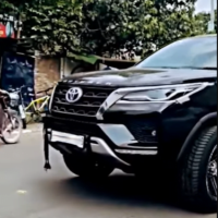 Toyota Fortuner Black