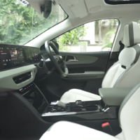 mahindra be6 cabin seats